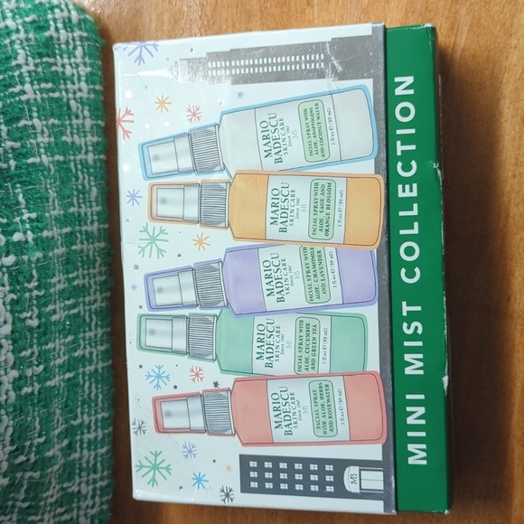 Mario Badescu Mini Mist Facial Spray Kit with Green White Woven Cosmetic Bag NEW - Picture 2 of 14